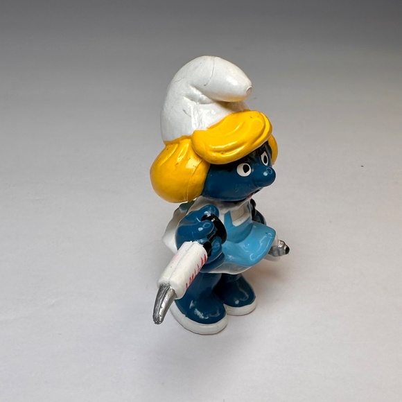Vintage Schleich Nurse Smurfette π 1980 Peyo β Made in Hong Kong - Picture 2 of 8